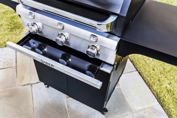 Saber 3-burner cast black gas grill