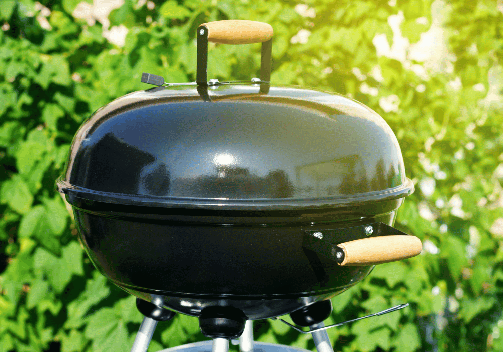 Kettle charcoal barbecue